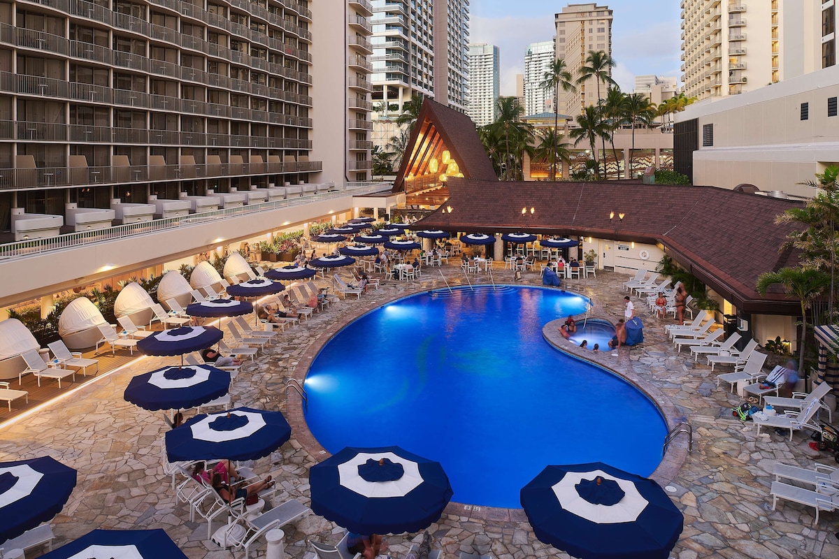 Outdoor pool, open 8:00 AM to 9:00 PM, cabanas (surcharge)