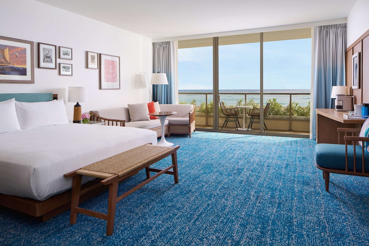 Club Room, 1 King Bed with Sofa bed, Oceanfront (Diamond Head) | 1 bedroom, premium bedding, in-room safe, desk