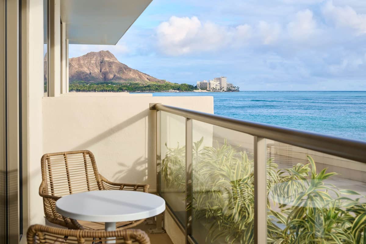 Club Room, 1 King Bed with Sofa bed, Oceanfront (Diamond Head) | View from room