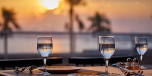 2 か所のレストラン、朝食、ランチ、ディナーに営業 (日本料理 / 和食)