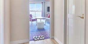 Junior Suite with Lounge Access, Non Smoking, 11-12 Floor | Room amenity