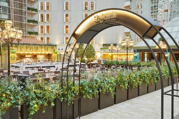 2 restaurants, breakfast, lunch, dinner served; Japanese cuisine