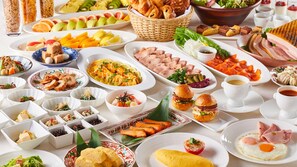 Sarapan prasmanan setiap hari (JPY 3800 per orang)
