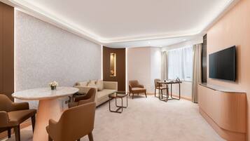 Newly Renovated Deluxe Suite with Queen Bed | Minibar, in-room safe, desk, iron/ironing board