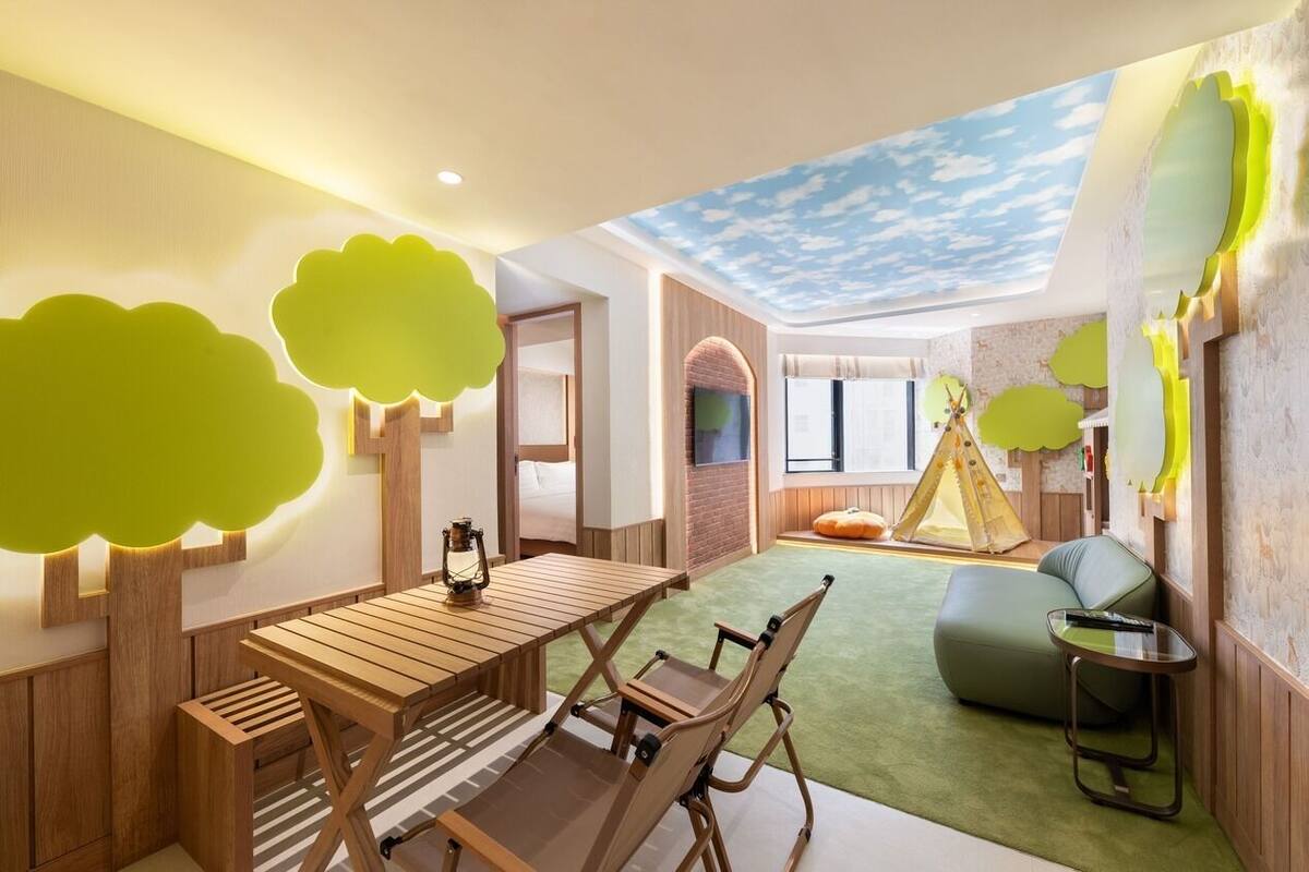 Newly Renovated Garden Theme Suite with Queen Bed | Minibar, in-room safe, desk, iron/ironing board