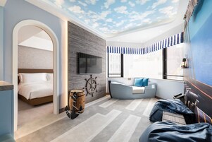 Minibar, in-room safe, desk, iron/ironing board