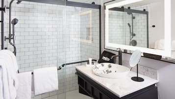 Studio, 1 King Bed | Bathroom