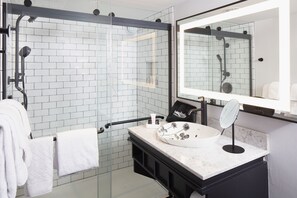 Studio, 1 King Bed | Bathroom | Hair dryer, bathrobes, towels, soap