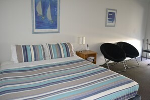 Kamer, 1 kingsize bed, bubbelbad | Een strijkplank/strijkijzer, gratis wifi