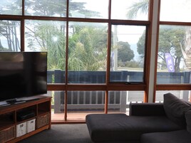 全景公寓, 4 间卧室, 海洋景观 | 客厅 | 液晶电视、DVD 播放器