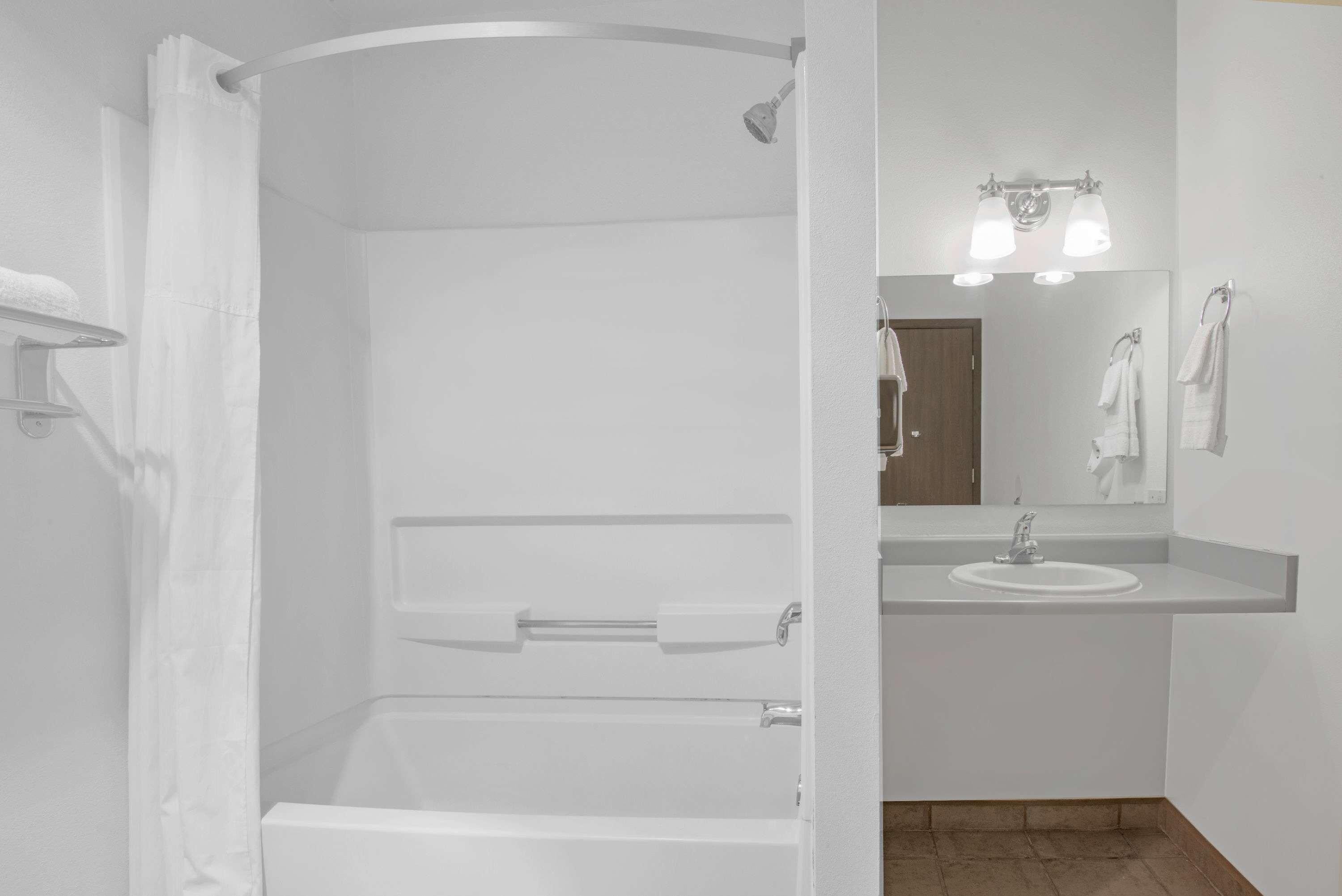 Free cots/infant beds, free WiFi, bed sheets