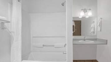 Free cots/infant beds, free WiFi, bed sheets