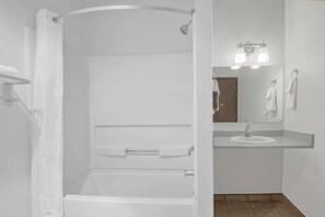 Free cribs/infant beds, free WiFi, bed sheets - Days Inn by Wyndham Taos (Taos)