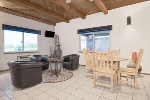 Lobby - Days Inn by Wyndham Taos (Taos)