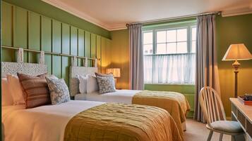 Egyptian cotton sheets, premium bedding, in-room safe, desk