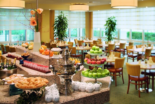 Daily buffet breakfast (EUR 25.00 per person)
