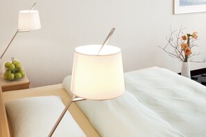 Classic Room, 1 Queen Bed | Minibar, in-room safe, desk, blackout drapes