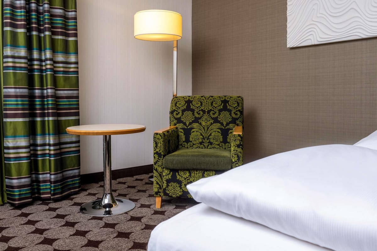 Hypo-allergenic bedding, minibar, in-room safe, desk