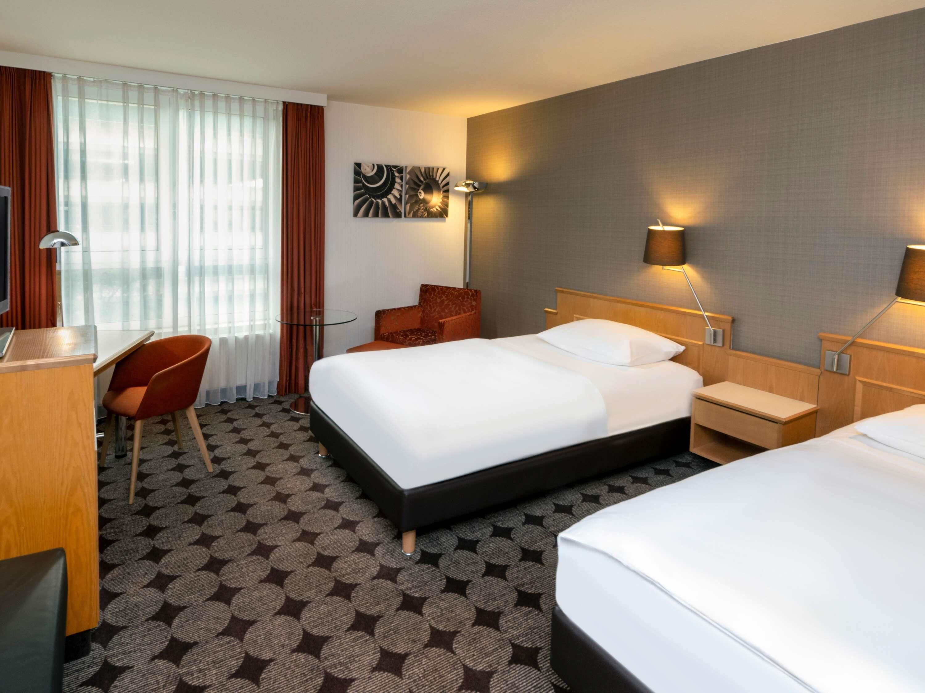 Classic Twin Room, 2 Twin Beds | Minibar, in-room safe, desk, blackout drapes