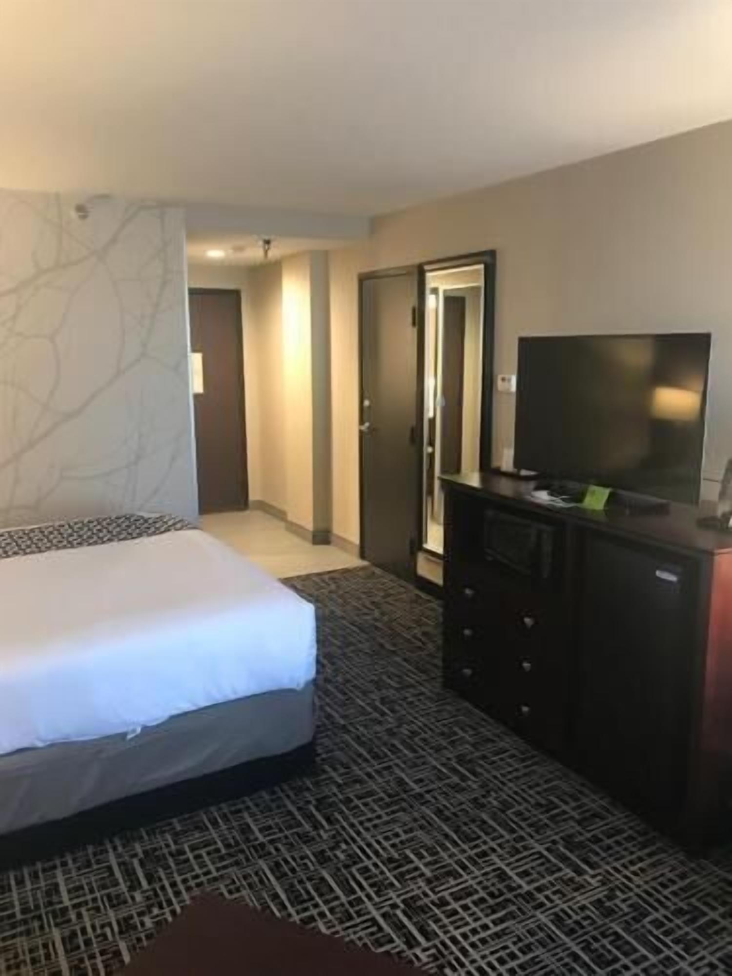 In-room safe, desk, iron/ironing board, free cribs/infant beds