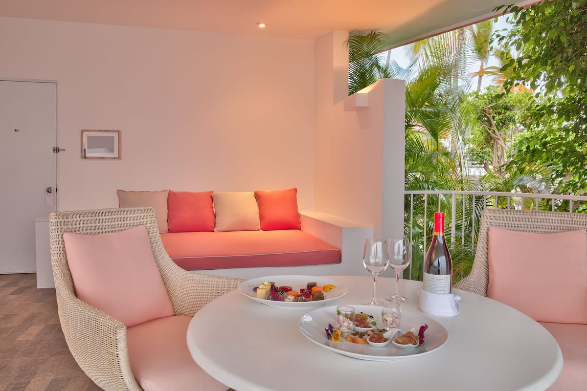 Master Suite with private pool | 1 chambre, minibar, coffres-forts dans les chambres