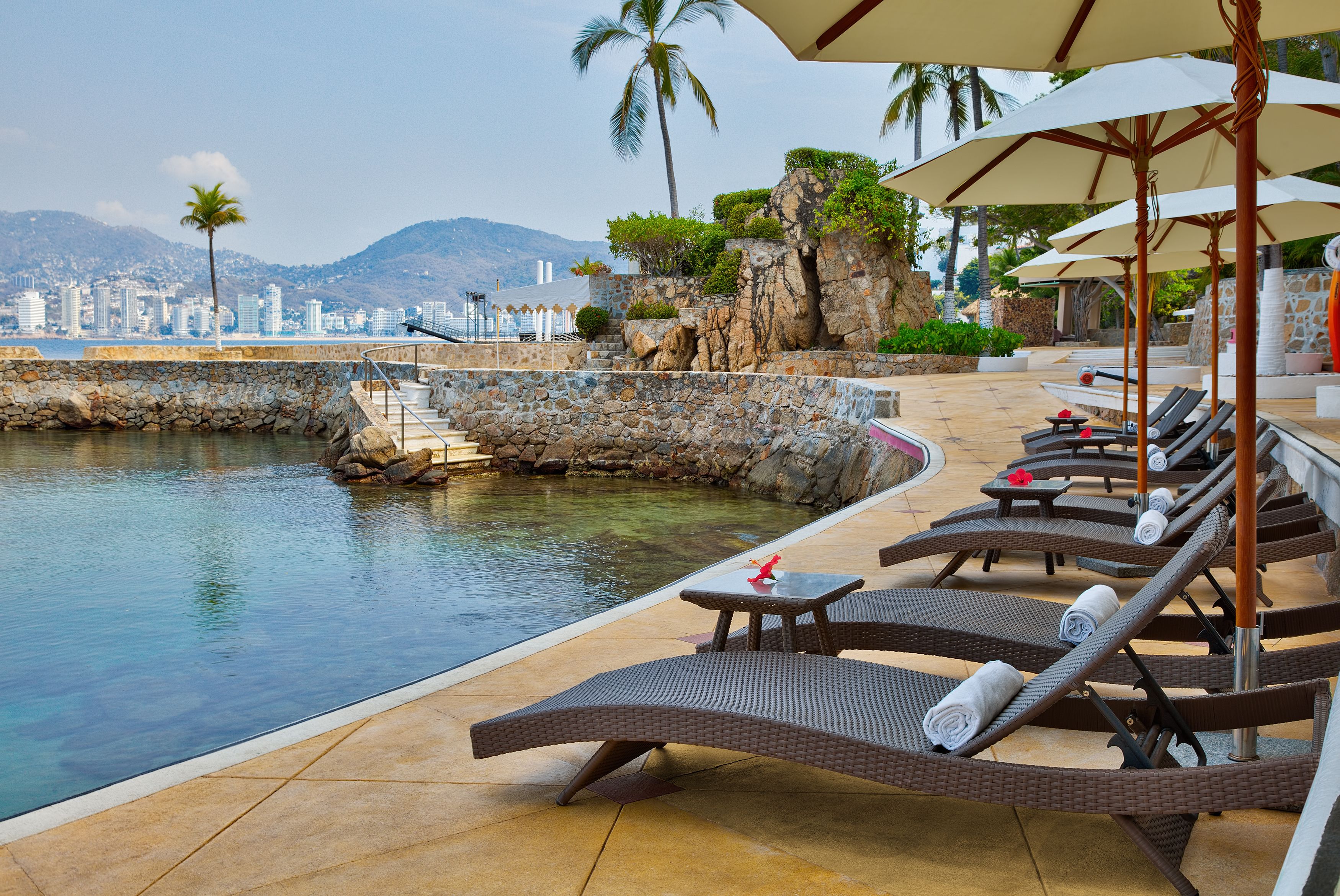 Playa en los alrededores y toallas de playa 