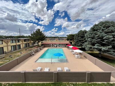 Brentwood Inn & Garden