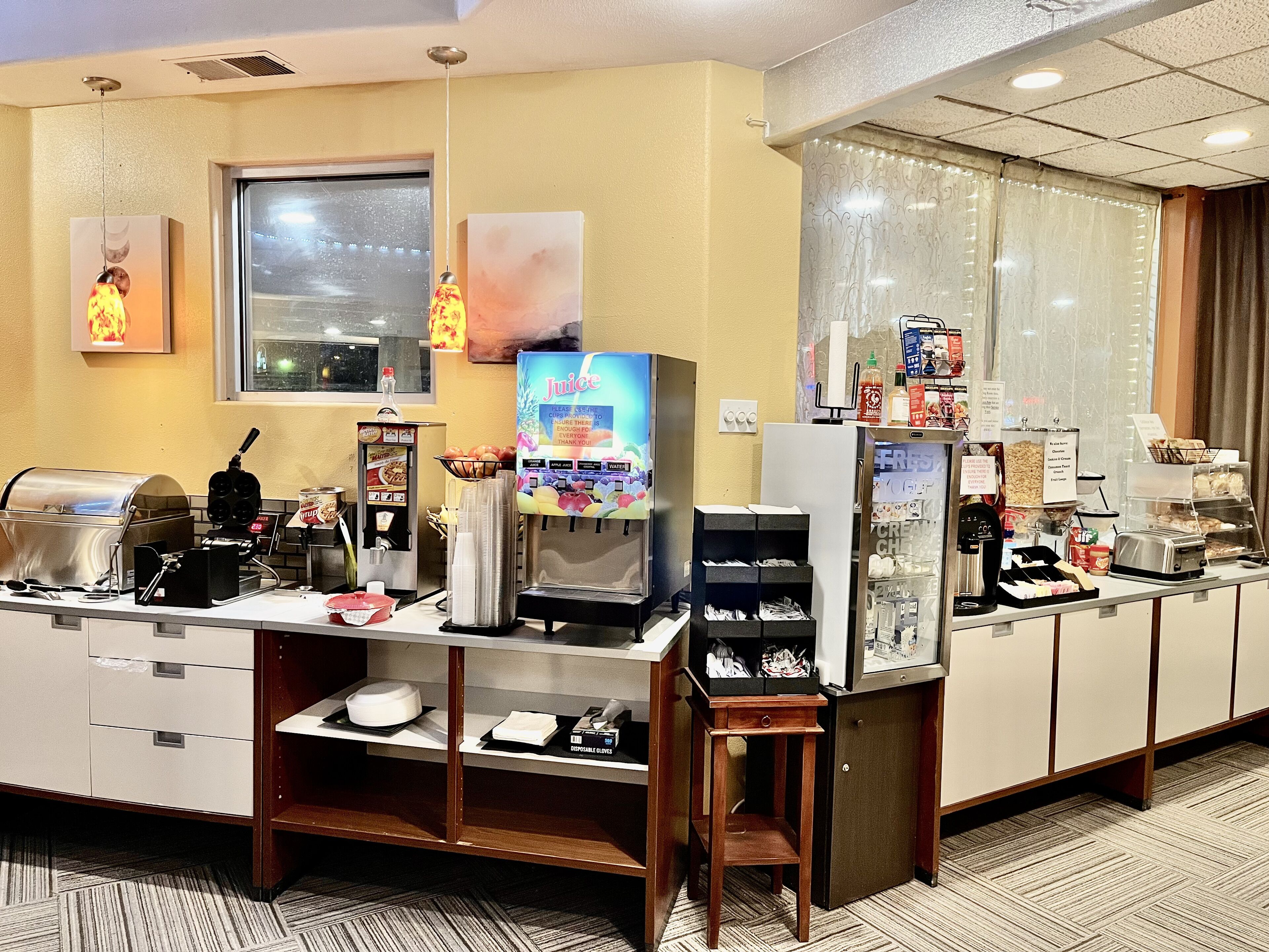 free daily continental breakfast