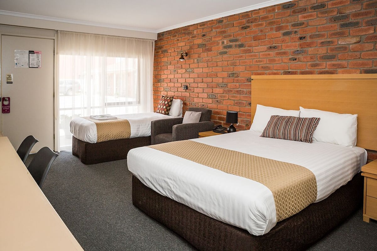 1 habitación, minibar, wifi gratis y ropa de cama