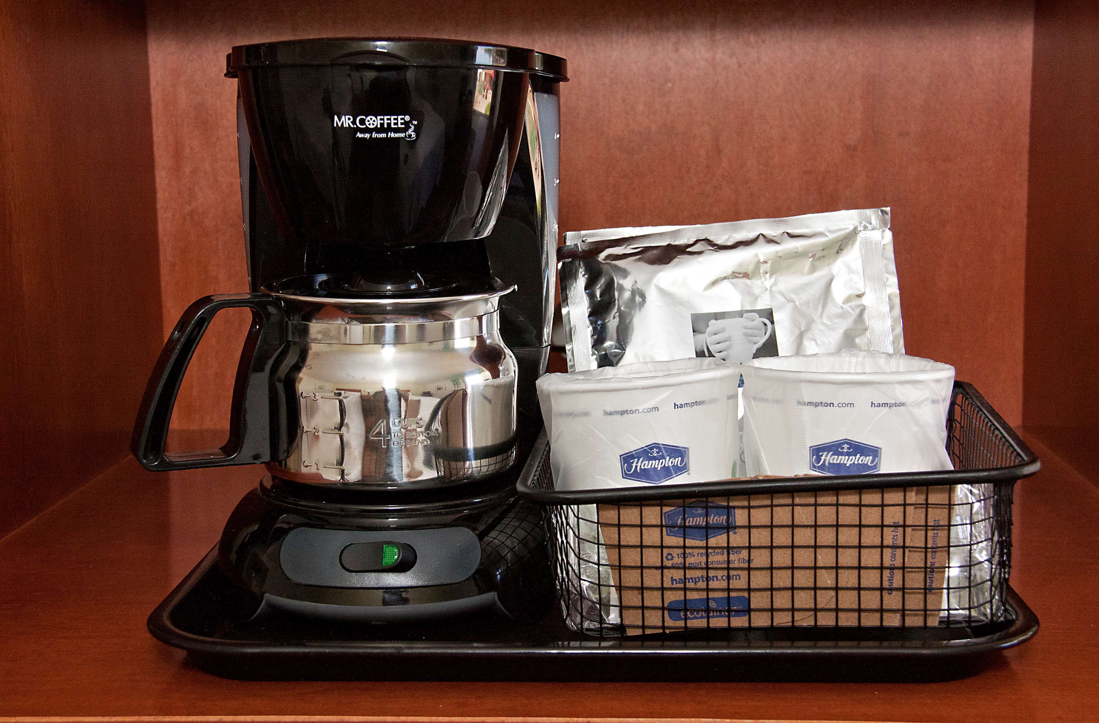 one king non smoking | desk, iron/ironing board, free cots/infant beds, rollaway beds