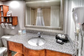 One king non smoking | Bathroom | Bathtub, free toiletries, hair dryer, towels - Hampton Inn Goldsboro NC (Goldsboro)