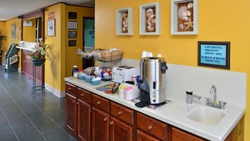 Ilmainen päivittäinen mannermainen aamiainen