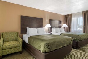 Premium bedding, desk, soundproofing, iron/ironing board - Quality Inn McDonough Atlanta South (McDonough)