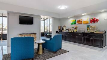 Ilmainen päivittäinen mannermainen aamiainen