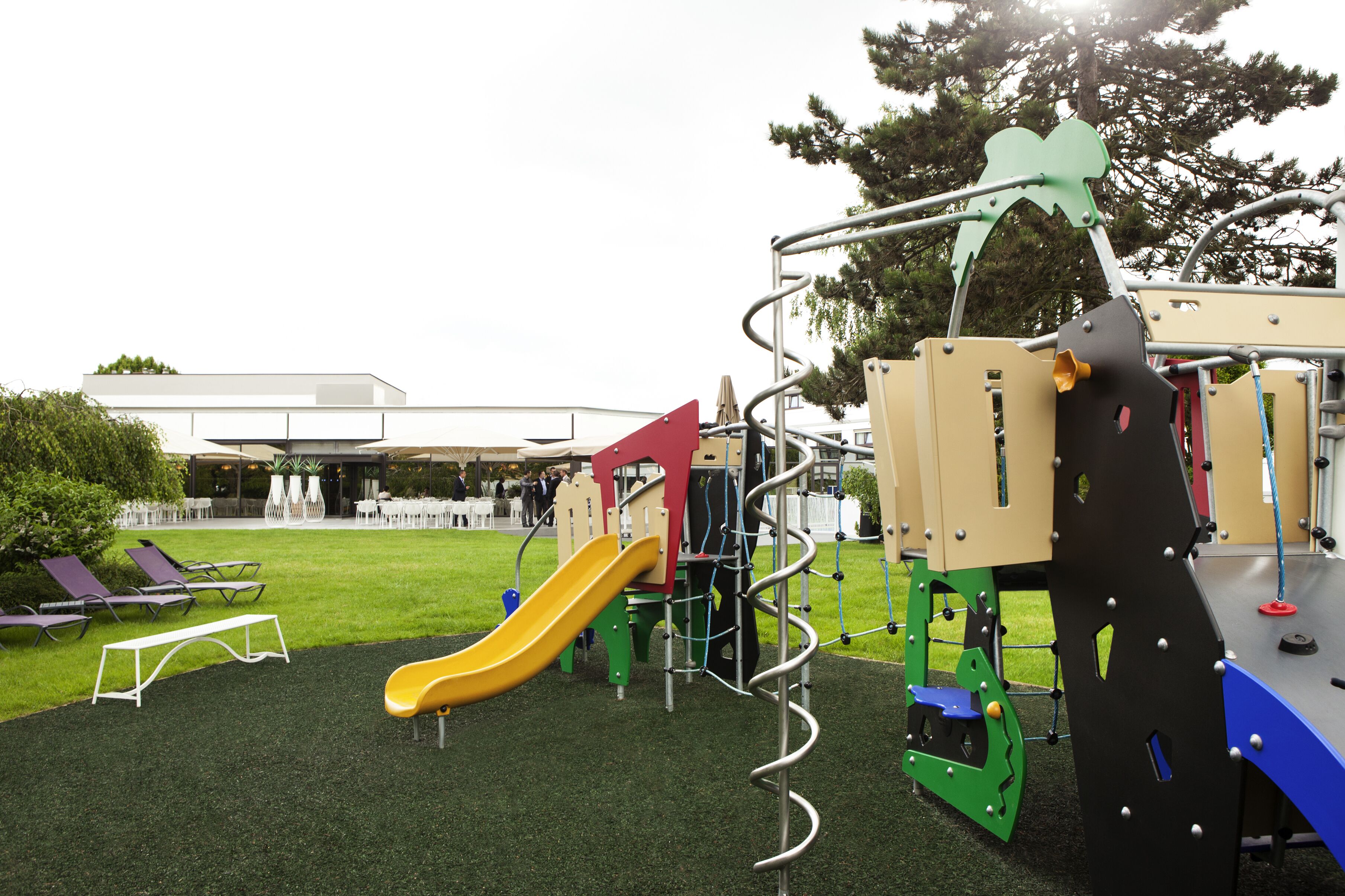 children’s play area – outdoor
