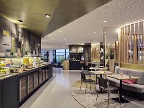 Café da manhã com buffet todos os dias (EUR 20 por pessoa) 