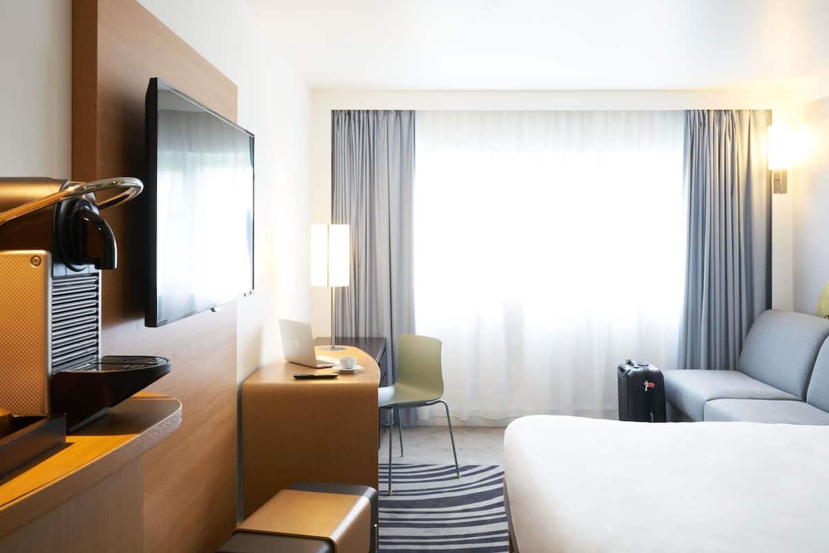 Memory-foam beds, in-room safe, blackout curtains, soundproofing
