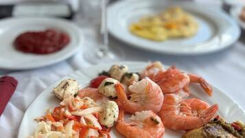 Ontbijtbuffet in het weekend (USD 16.95 per persoon)