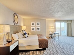 Pillowtop beds, in-room safe, desk, blackout drapes - South Shore Harbour Resort & Conference Center (League City)