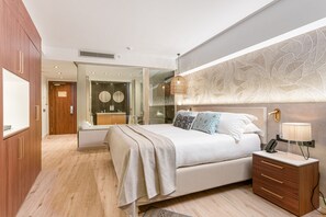 1 bedroom, hypo-allergenic bedding, down duvets, minibar