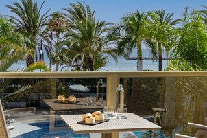 Ropa de cama hipoalergénica, cubrecamas y minibar 