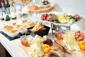 Daily buffet breakfast for a fee - Miami Airport Marriott (Miami)