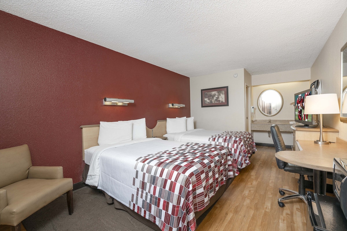 Deluxe Room, 2 Double Beds (Smoke Free) | In-room safe, desk, laptop workspace, blackout drapes