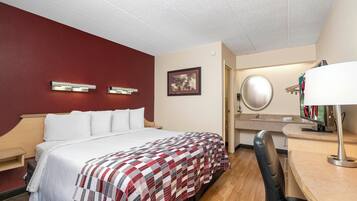 Standard Room, 1 King Bed (Smoke Free) | In-room safe, desk, laptop workspace, blackout curtains
