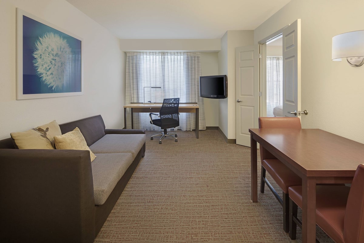 1 bedroom, in-room safe, desk, iron/ironing board