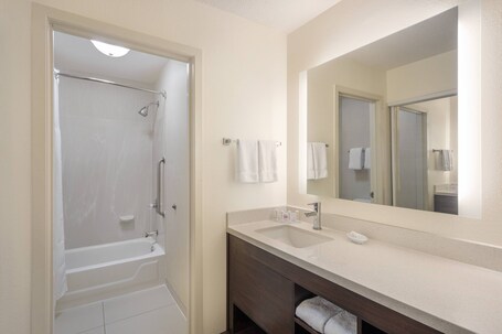 Residence Inn by Marriott Indianapolis Airport - Image 11