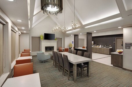 Residence Inn by Marriott Indianapolis Airport - Image 3