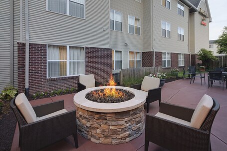Residence Inn by Marriott Indianapolis Airport - Image 2