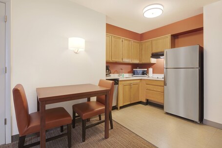 Residence Inn by Marriott Indianapolis Airport - Image 18