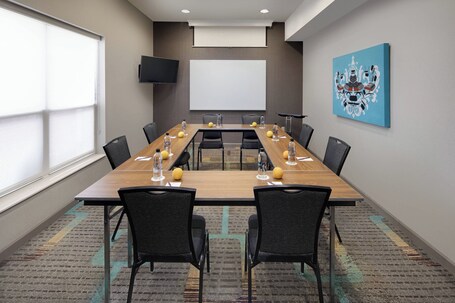 Residence Inn by Marriott Indianapolis Airport - Image 10